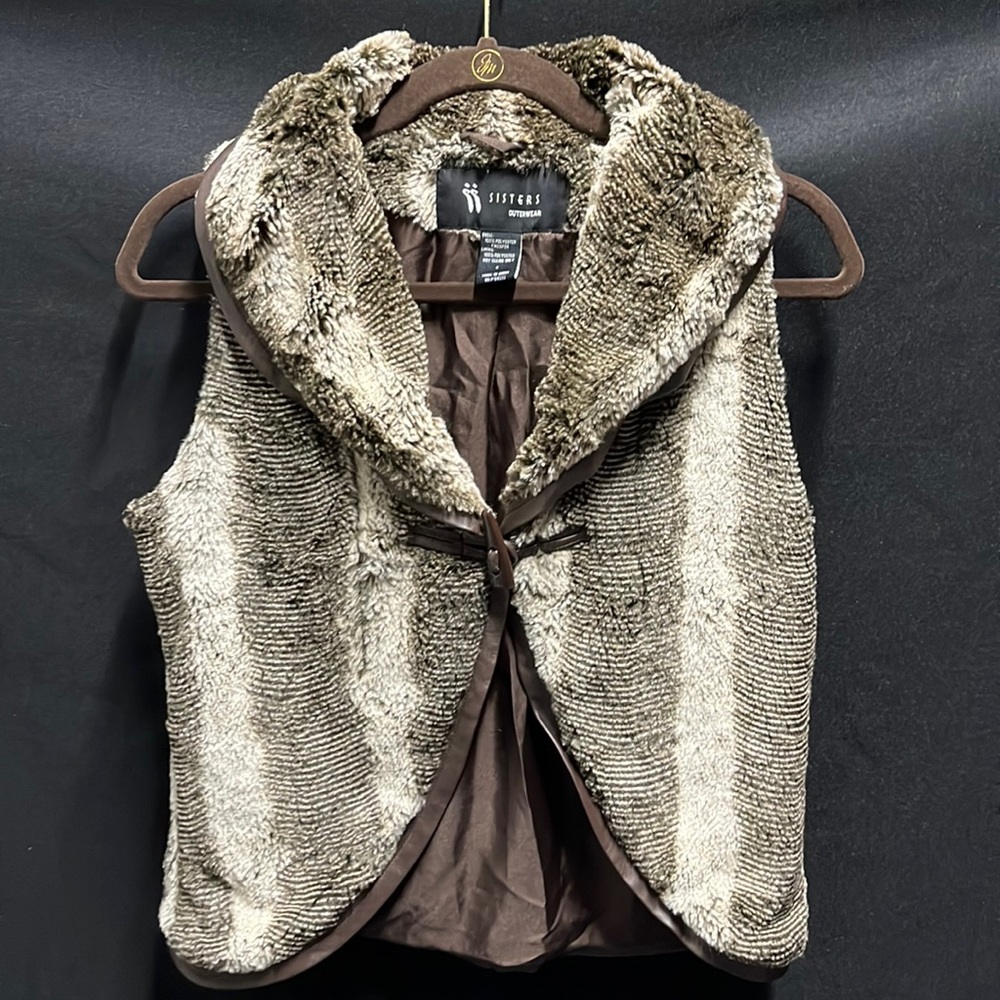 Sleeveless Big Collar Faux Fur Cardigan Style Cape With One Button Closure Small